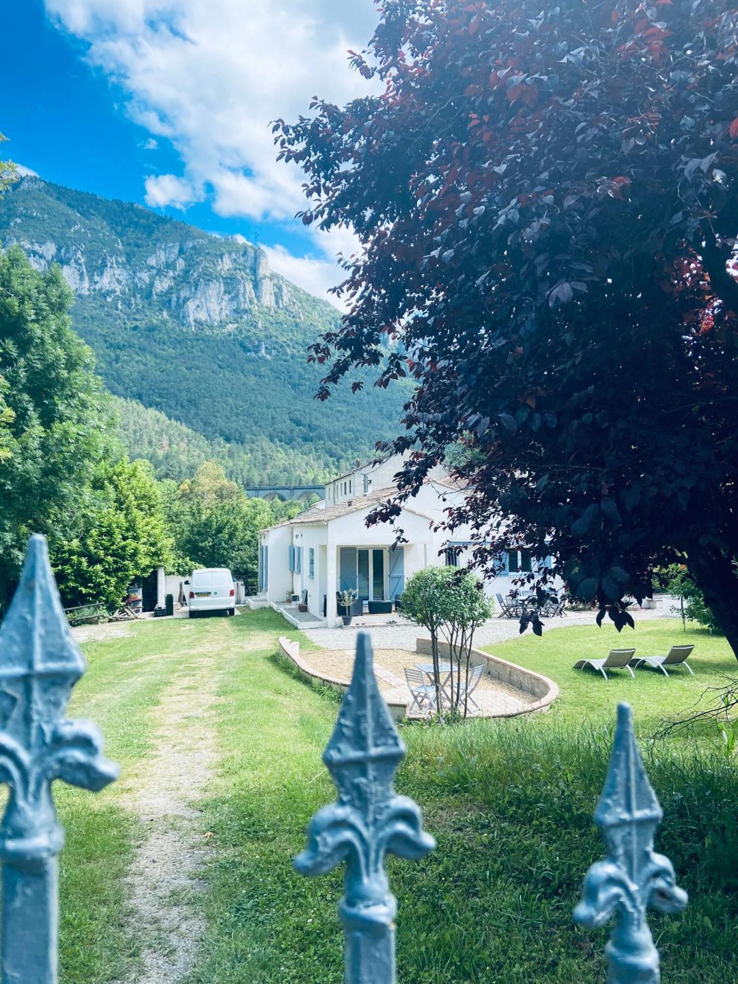 Private Riverside Villa With Breathtaking Views Axat Εξωτερικό φωτογραφία